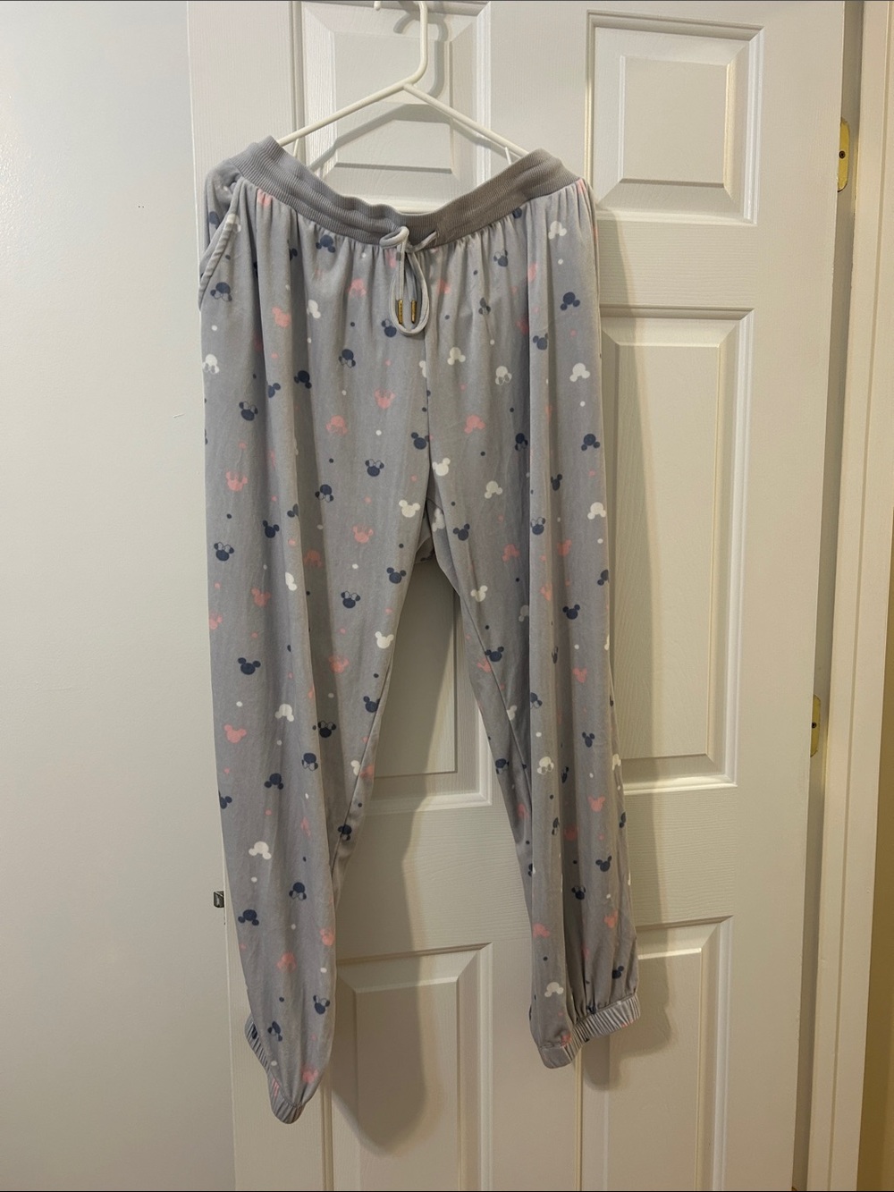 Disney Light Gray Pajama Set with Pink, White & Navy Mouse Motifs - Picture 5 of 6